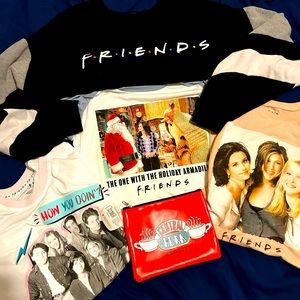 'Friends' 5 pack- 2 t-shirts (M) baseball tee(M),sweatshirt (xL)1 zip up bag NWT